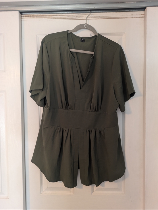 SHEIN Tops - 3XL - Olive Green Women's Short Sleeve V-Neck Peplum Top